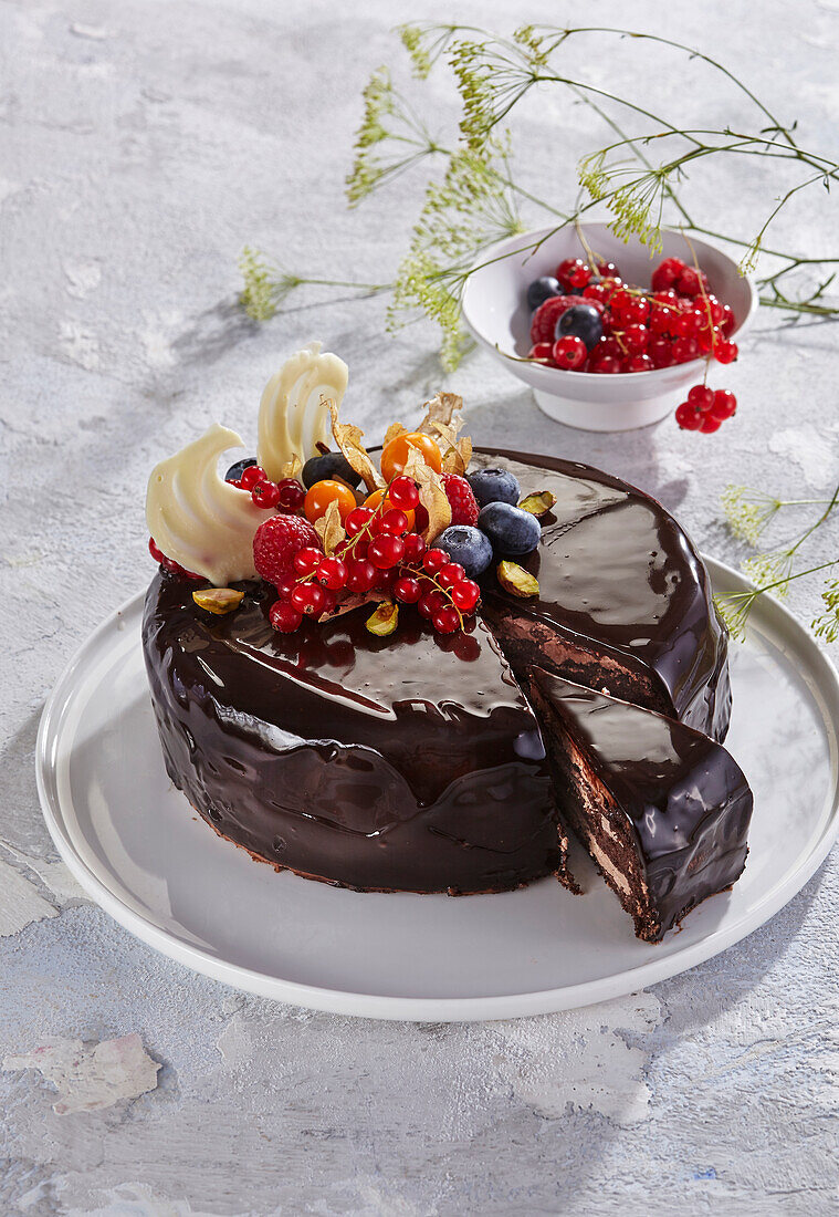 Schokocreme-Torte mit Schokoladenglasur