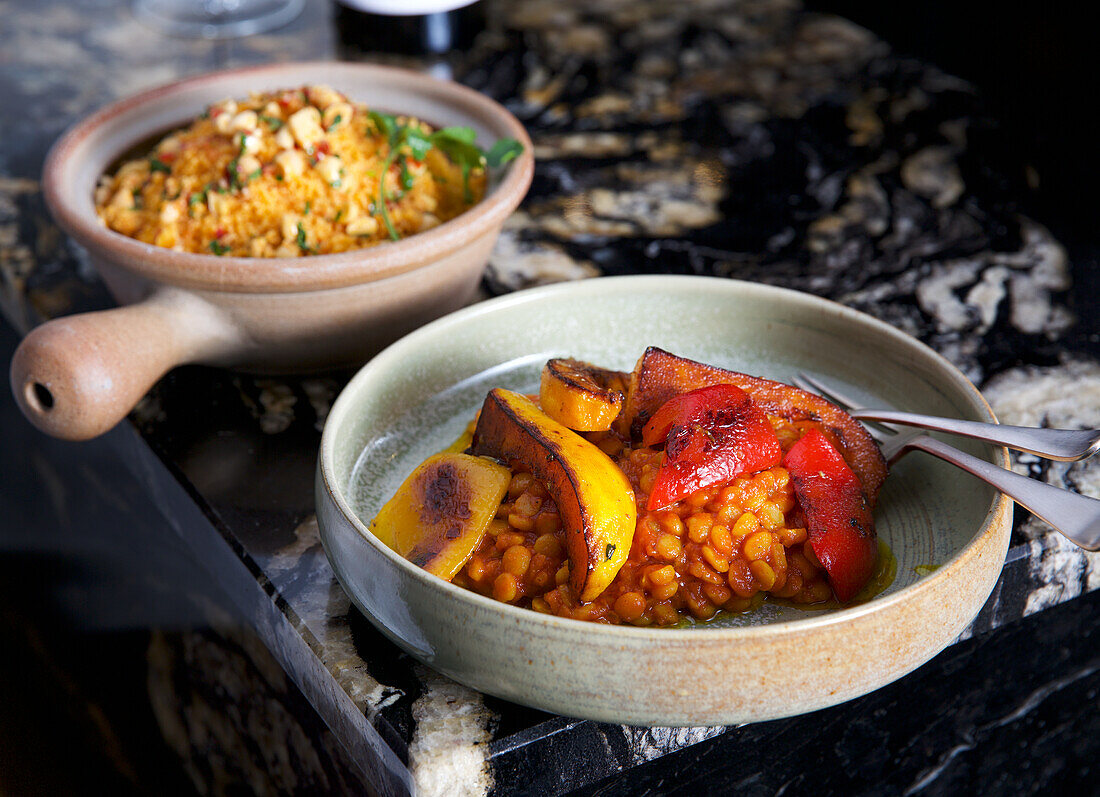 Vegane Tajine mit Paprika-Couscous