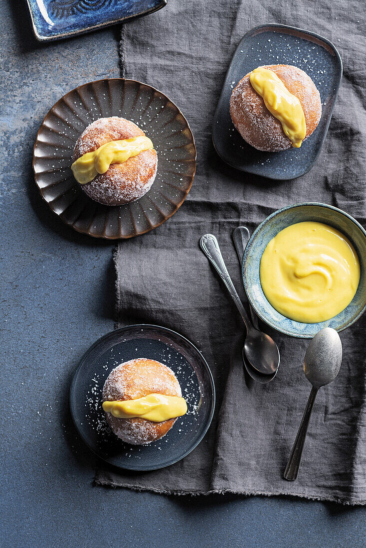 Donuts mit Safrancreme