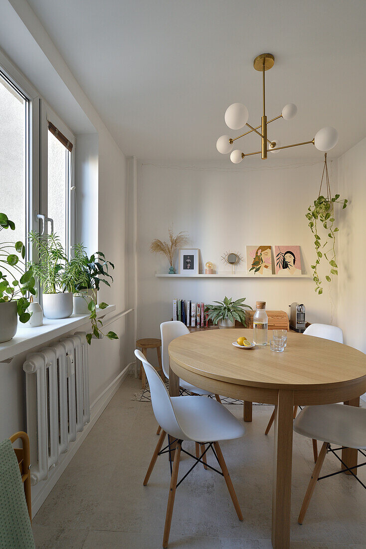 Round table with classic chairs in the dining area