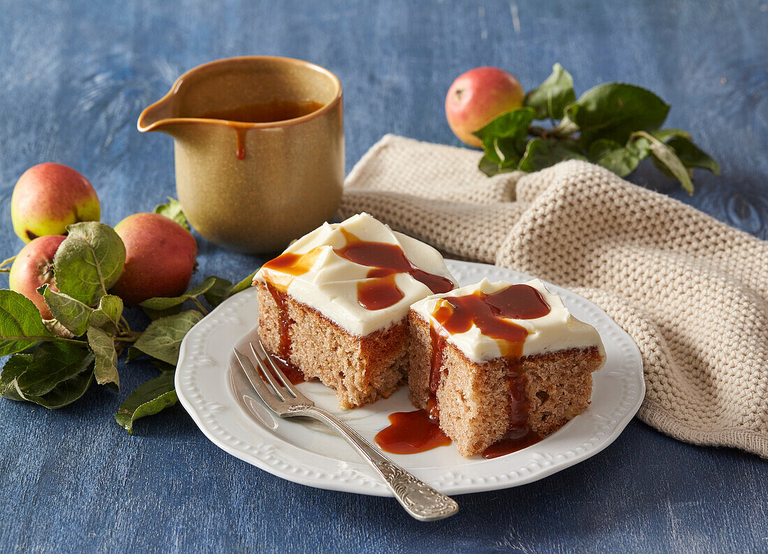 Apple-caramel cake