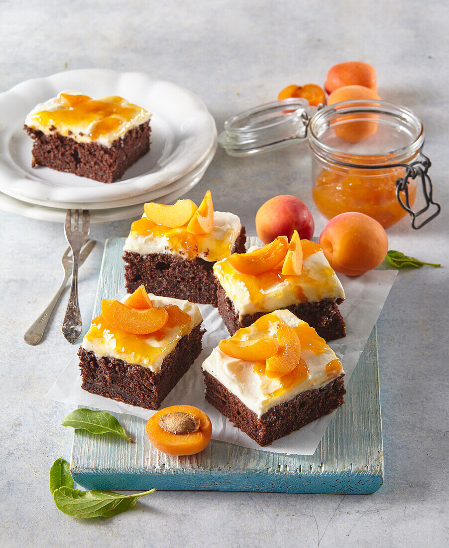 Courgette cream cheese cake with apricots