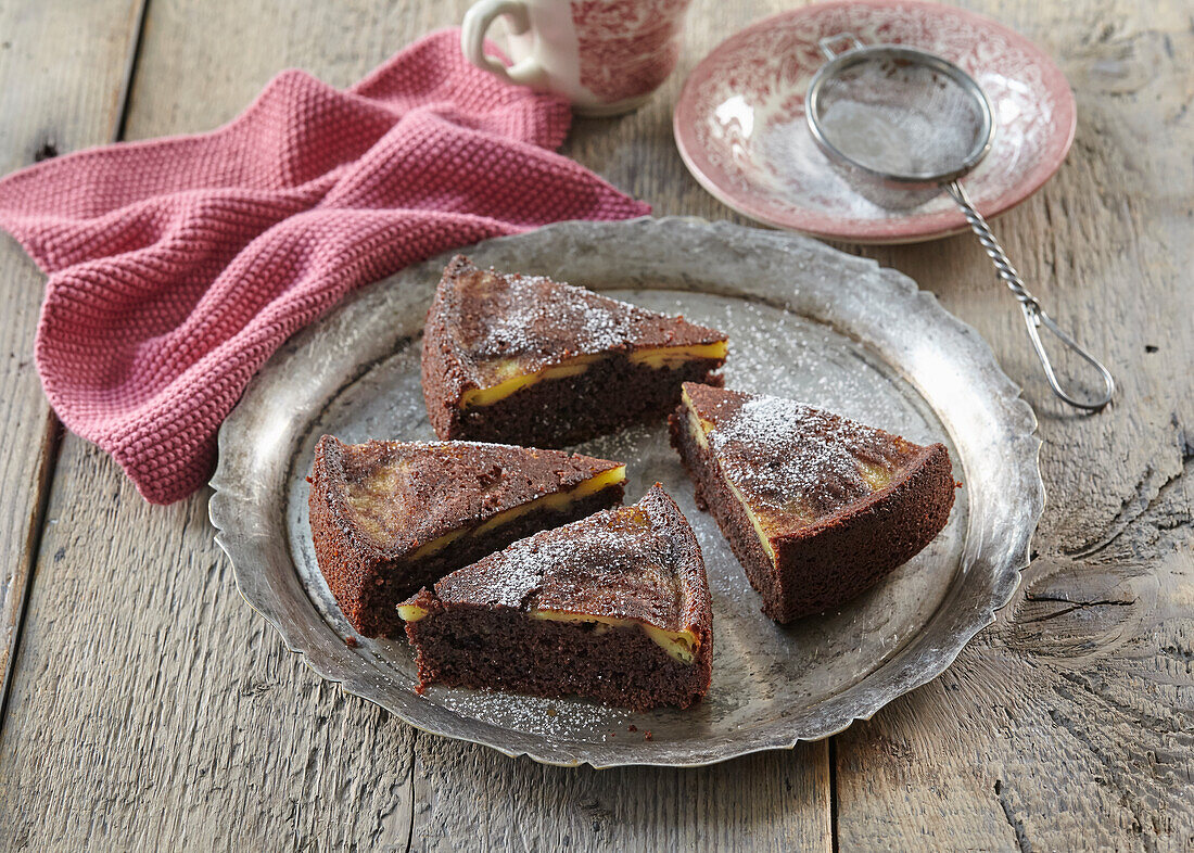 Chocolate cake with vanilla pudding