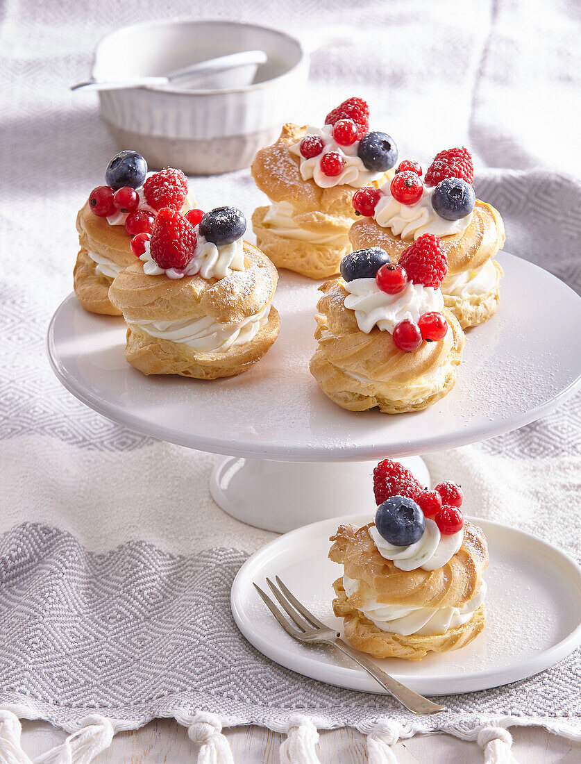 Choux pastry wreaths with mascarpone cream and berries