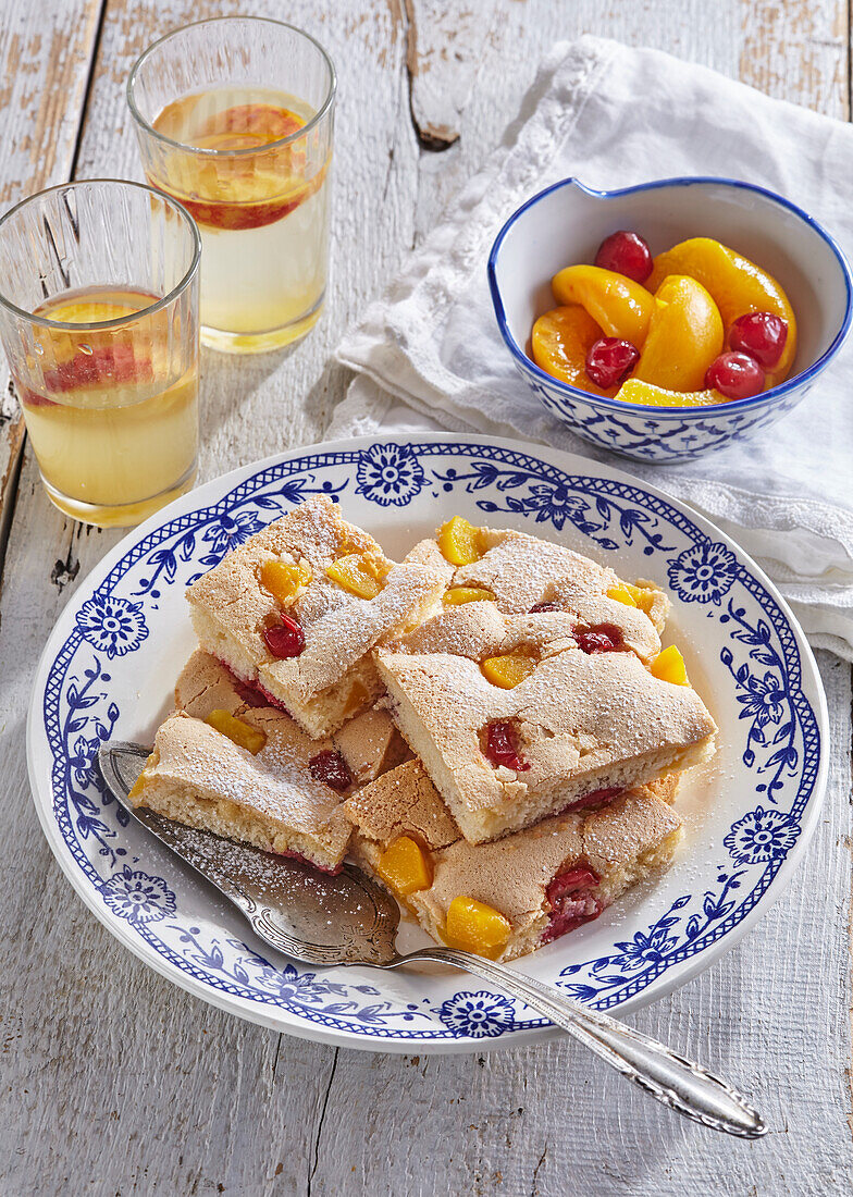 Versunkener Fruchtkompott-Blechkuchen