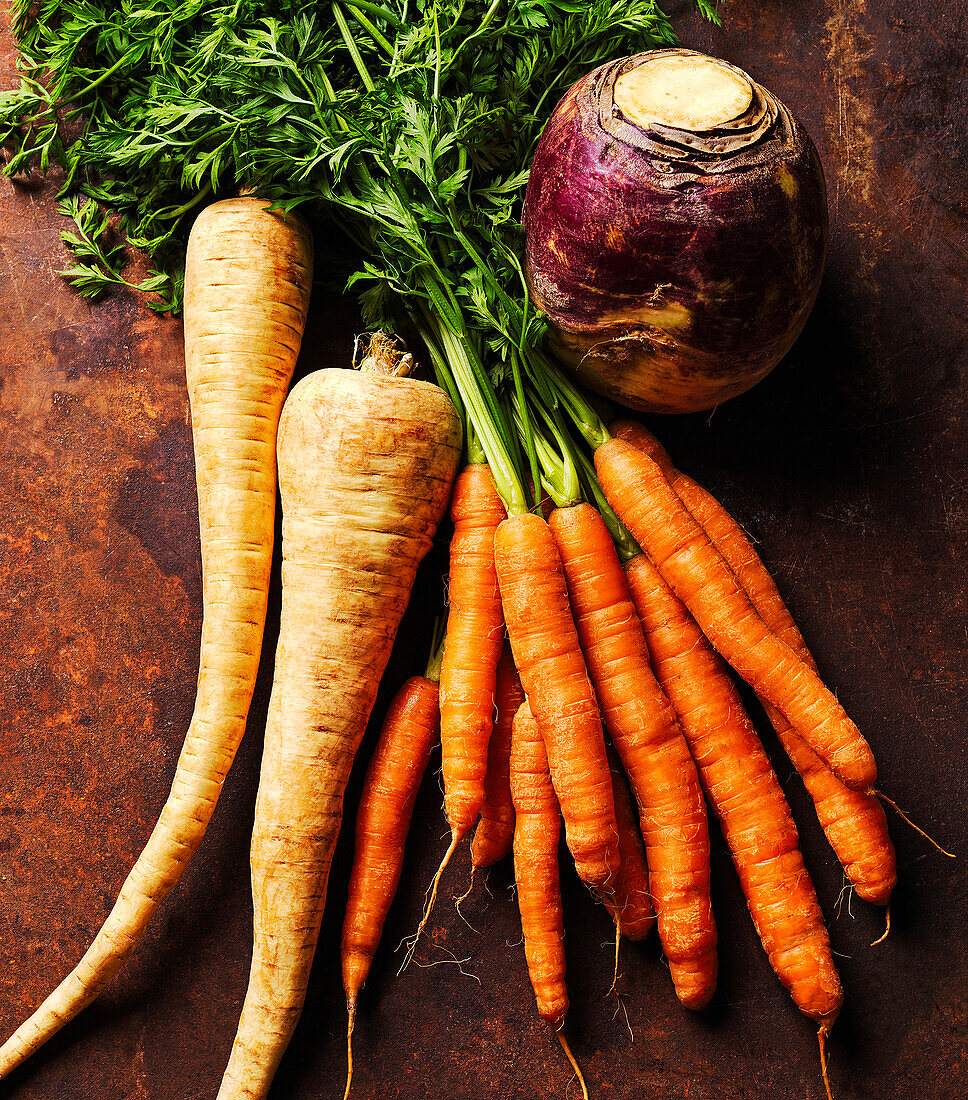 Wurzelgemüse: Pastinaken, Karotten und Steckrübe