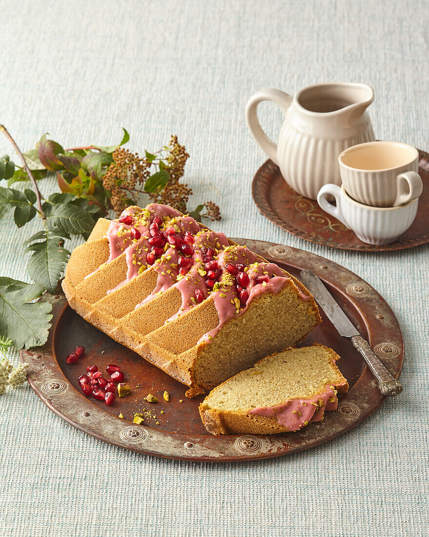 Sweet bread with pistachios and hazelnuts