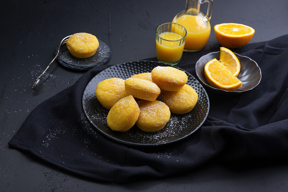 Vegan orange semolina cakes