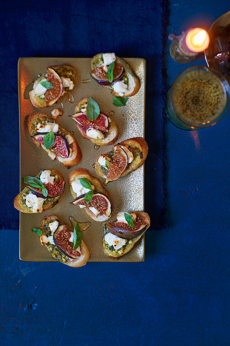 Crostini with figs, goat cheese, and basil