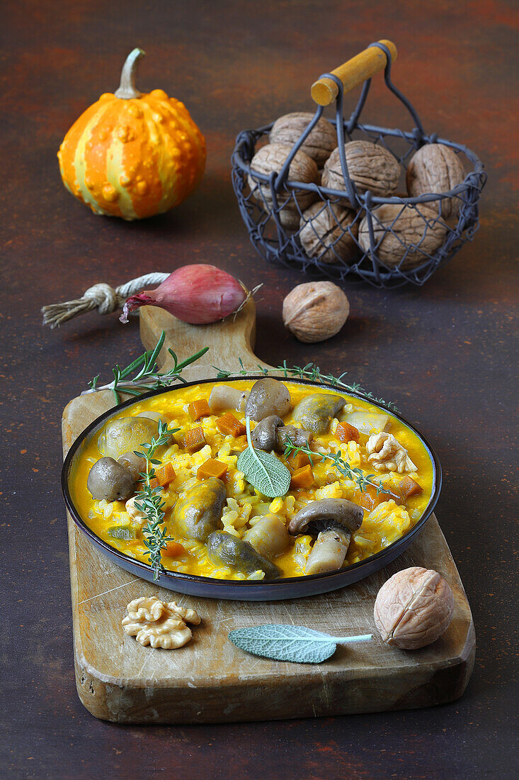 Risotto mit Kürbis, Champignons, Fontina-Käse und Walnüssen