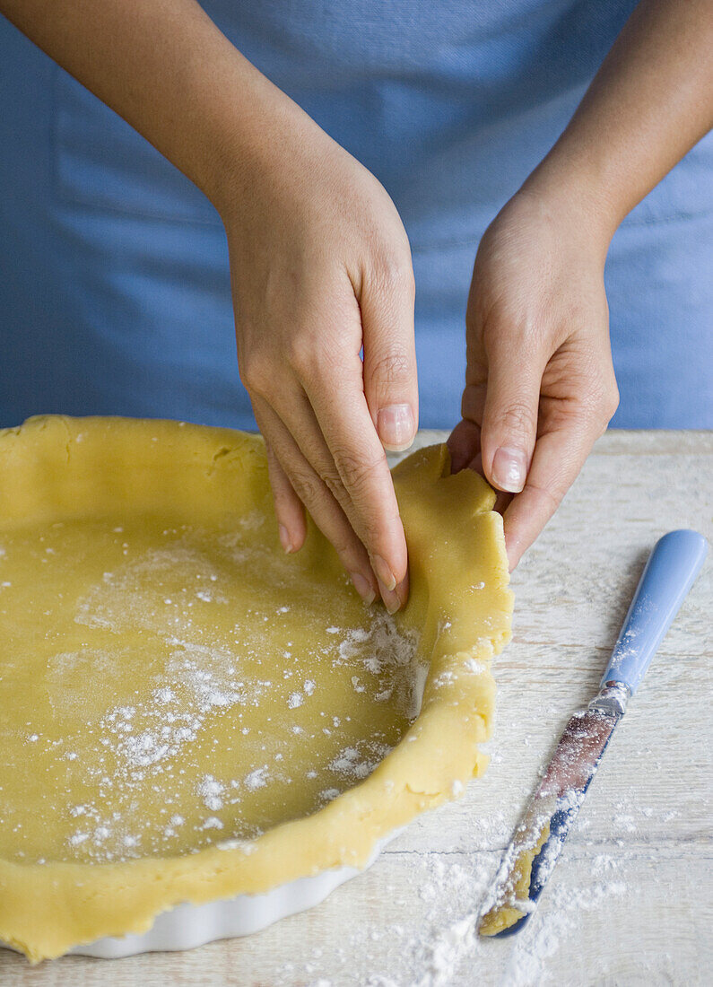 Lining a pie pan with shortcrust pastry