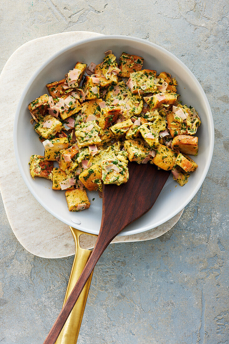 Bread cubes with herb scrambled eggs