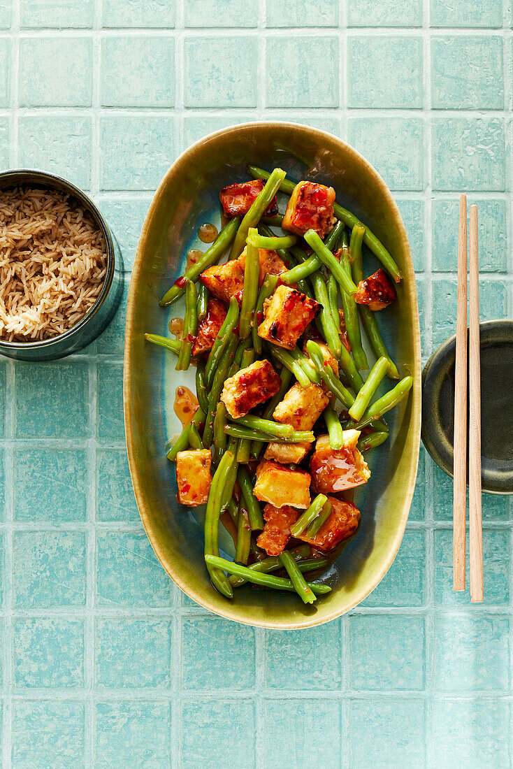 Gebratener Tofu süß-sauer mit grünen Bohnen