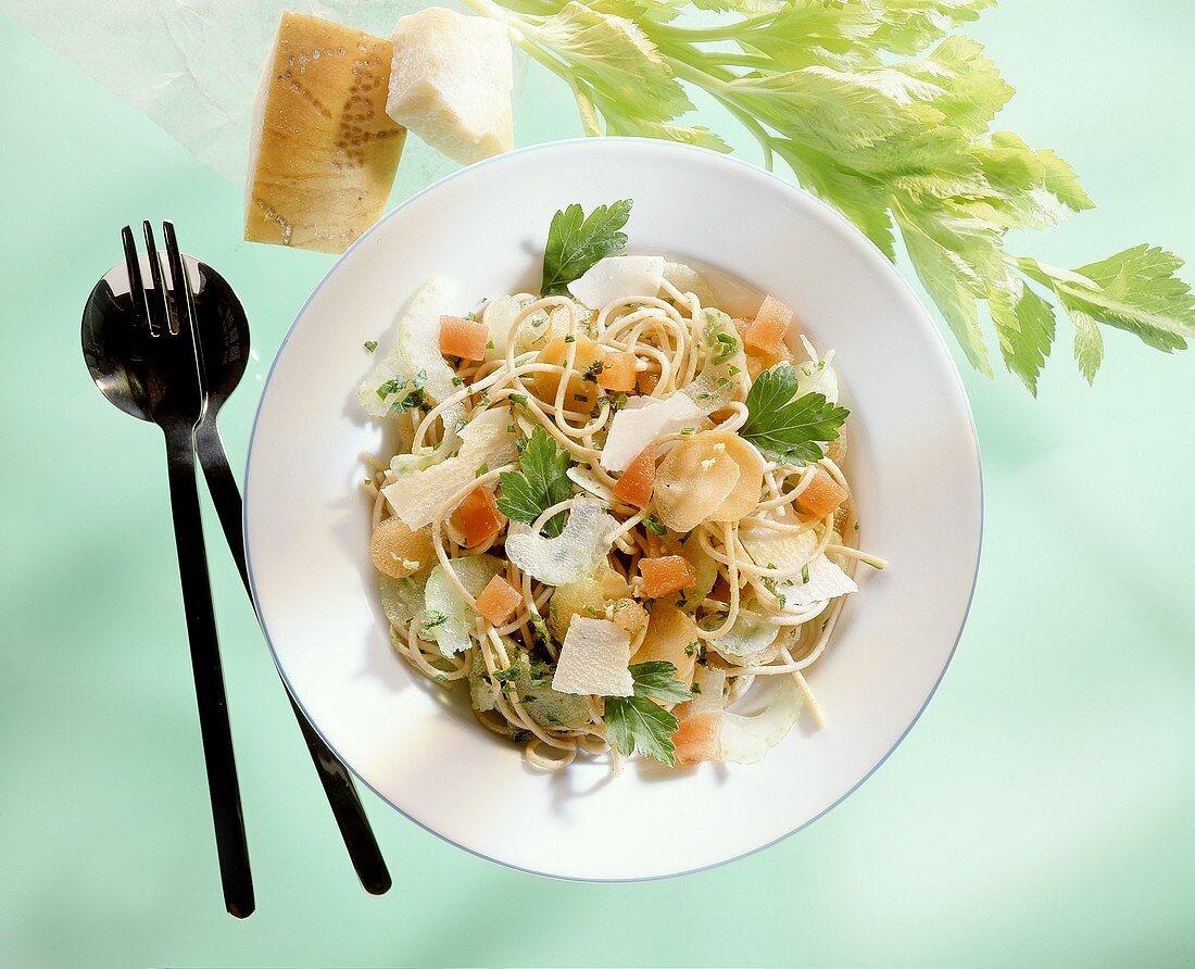 Diet dish: wholemeal spaghetti with celery & carrots