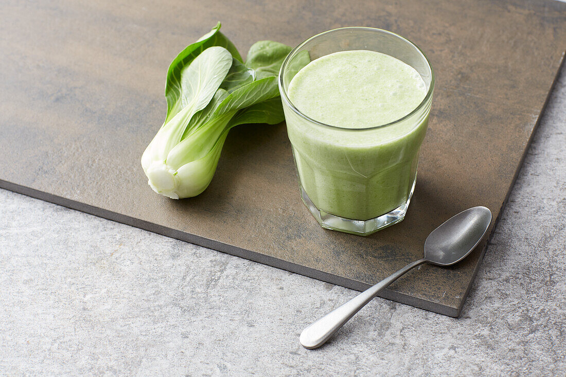 Bok choy and and pineapple smoothie