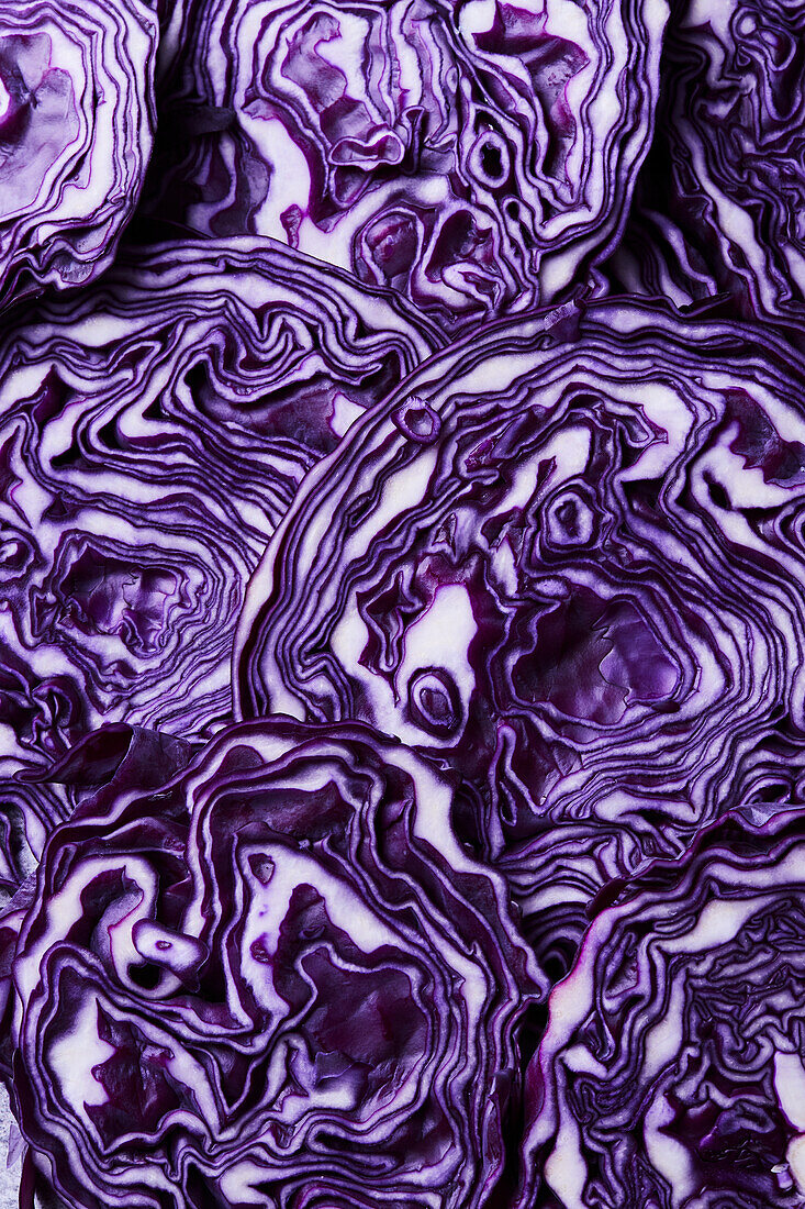 Red cabbage slices (full frame)