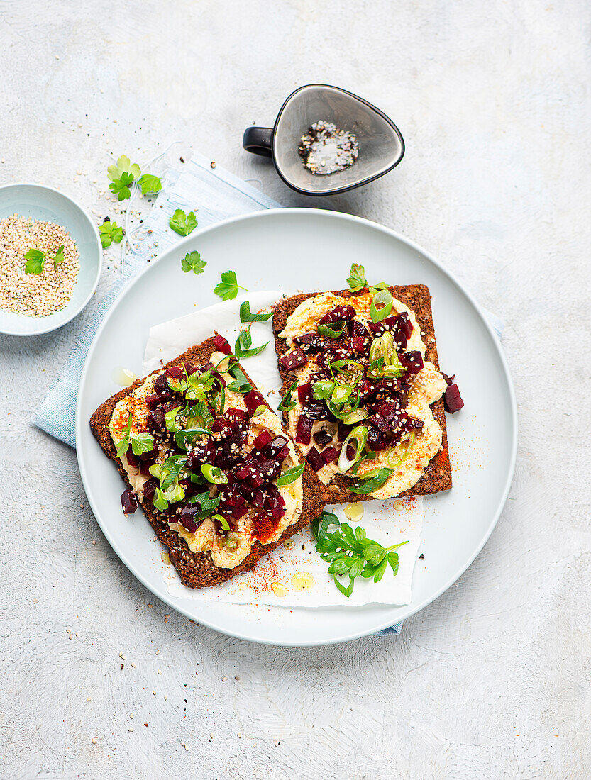 Strudels with hummus and beetroot tartare