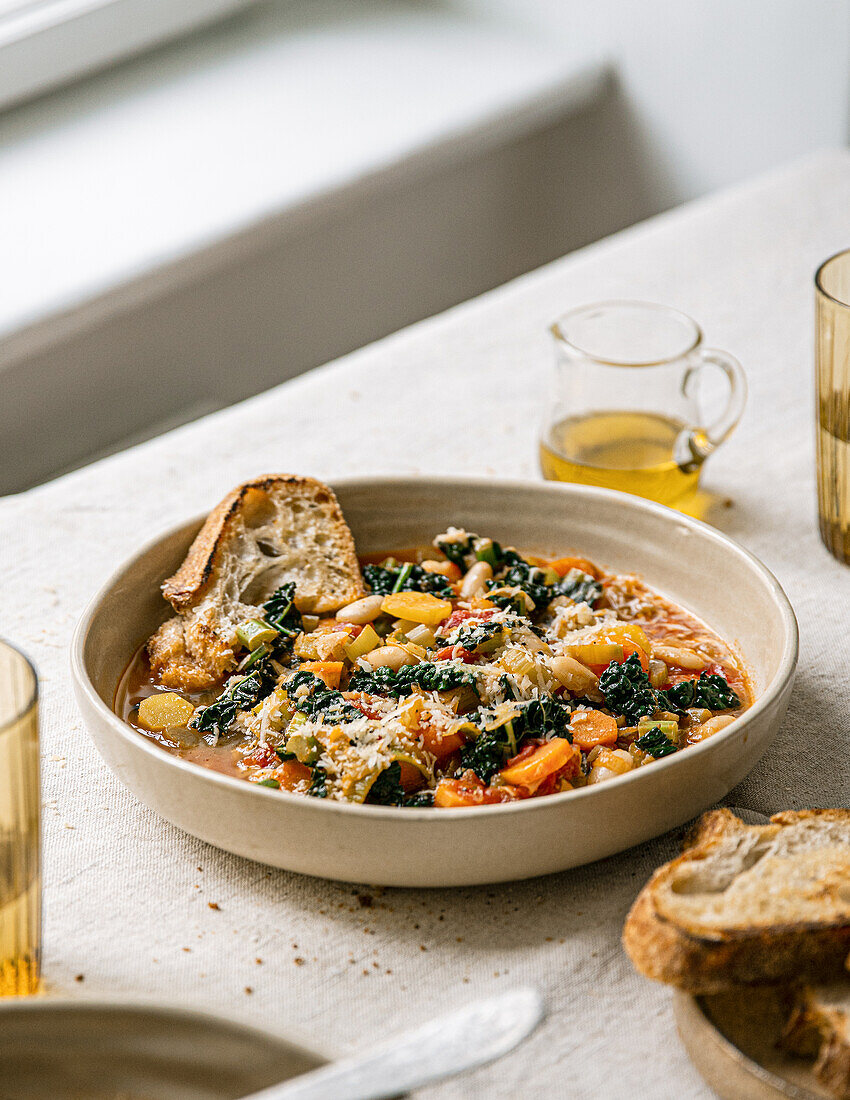 Tuscan ribollita with black cabbage