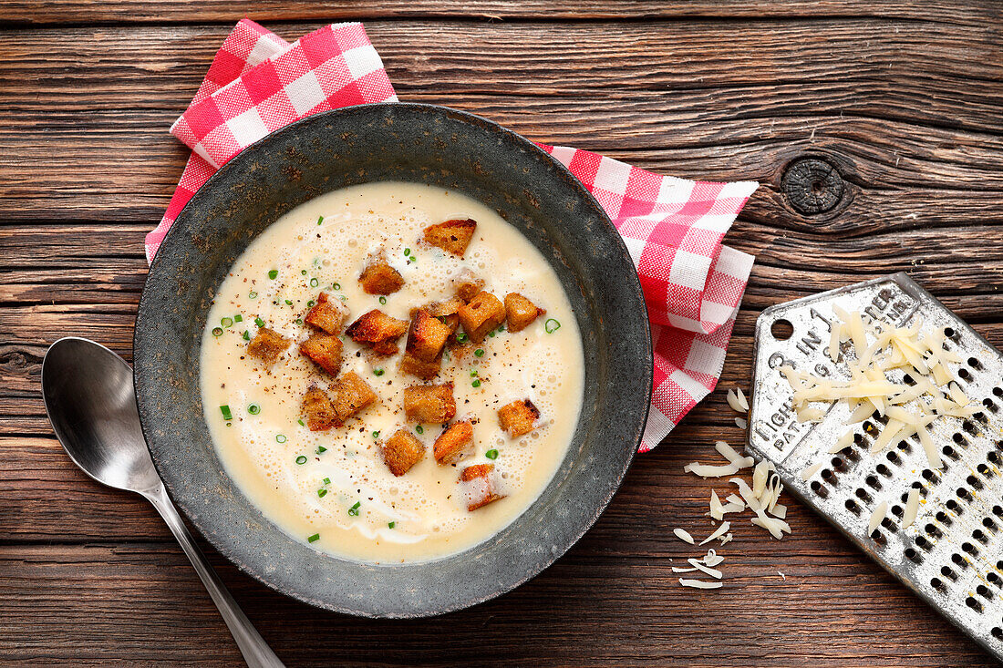 Allgäu cheese soup with croutons