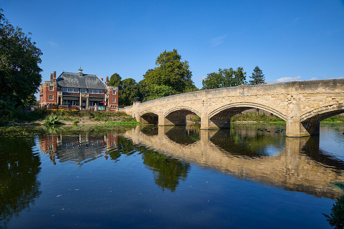 Abbey Park Bridge over River Soar, Leicester, Leicestershire, England, United Kingdom, Europe