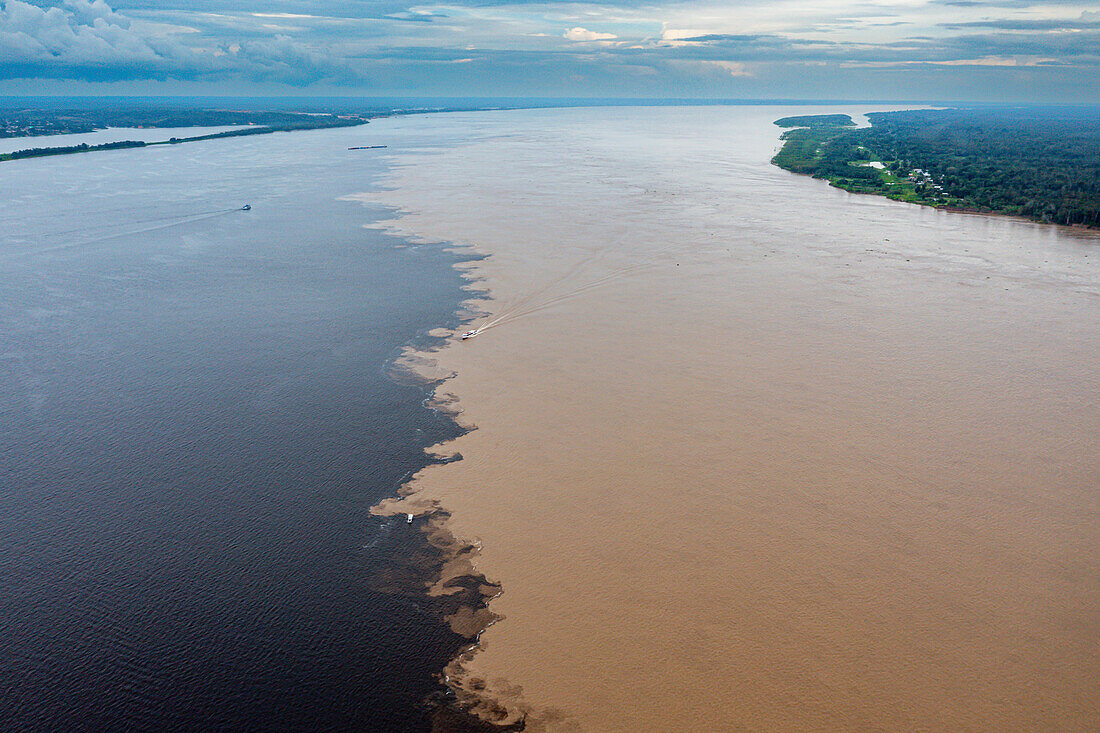 Zusammenfluss des Rio Negro und des Amazonas, Manaus, Bundesstaat Amazonas, Brasilien, Südamerika