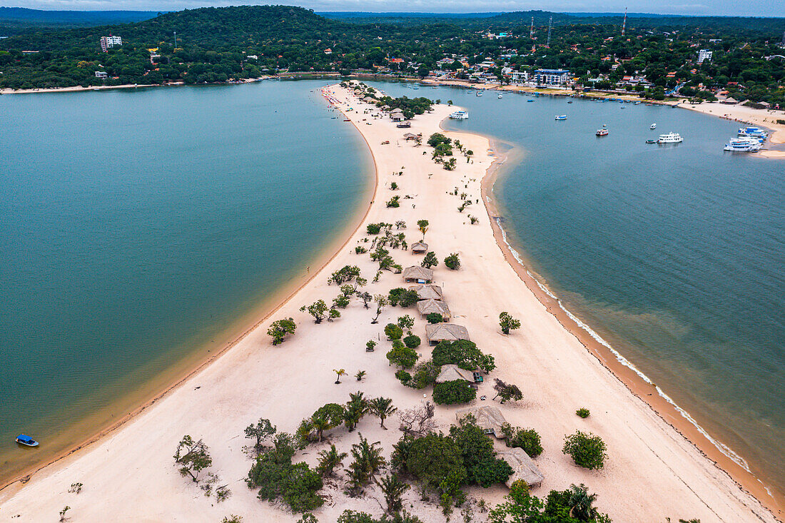 Langer Sandstrand in Alter do Chao entlang des Amazonas, Para, Brasilien, Südamerika