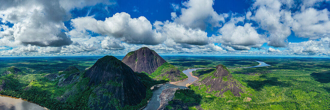Luftaufnahme der riesigen Granithügel, Cerros de Mavecure, Ostkolumbien, Südamerika