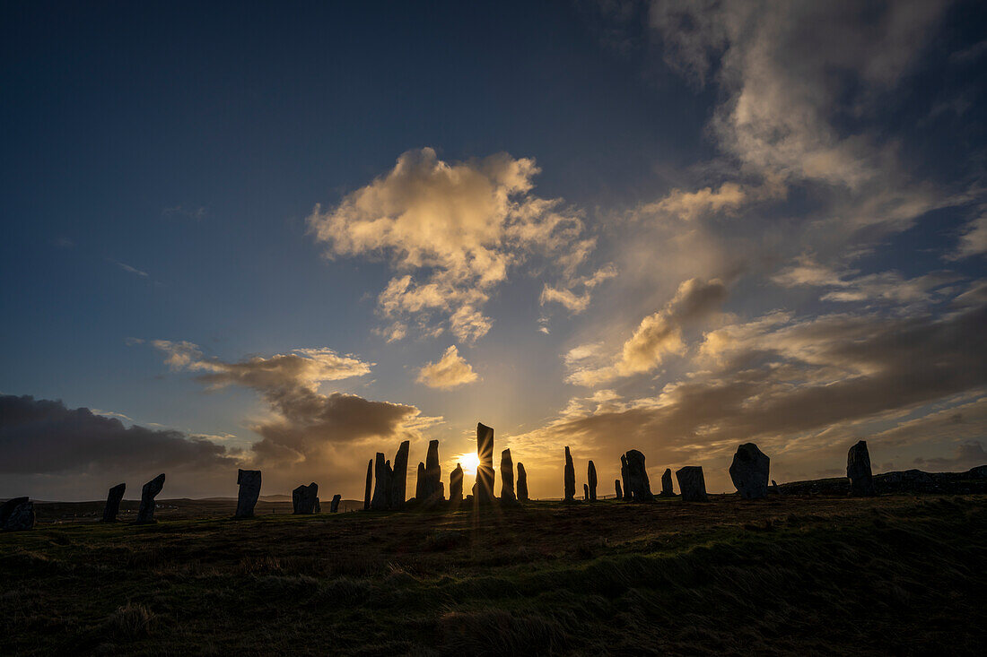 Sonnenaufgang bei den Callanish Standing Stones, Callanish, Isle of Lewis, Äußere Hebriden, Schottland, Vereinigtes Königreich, Europa