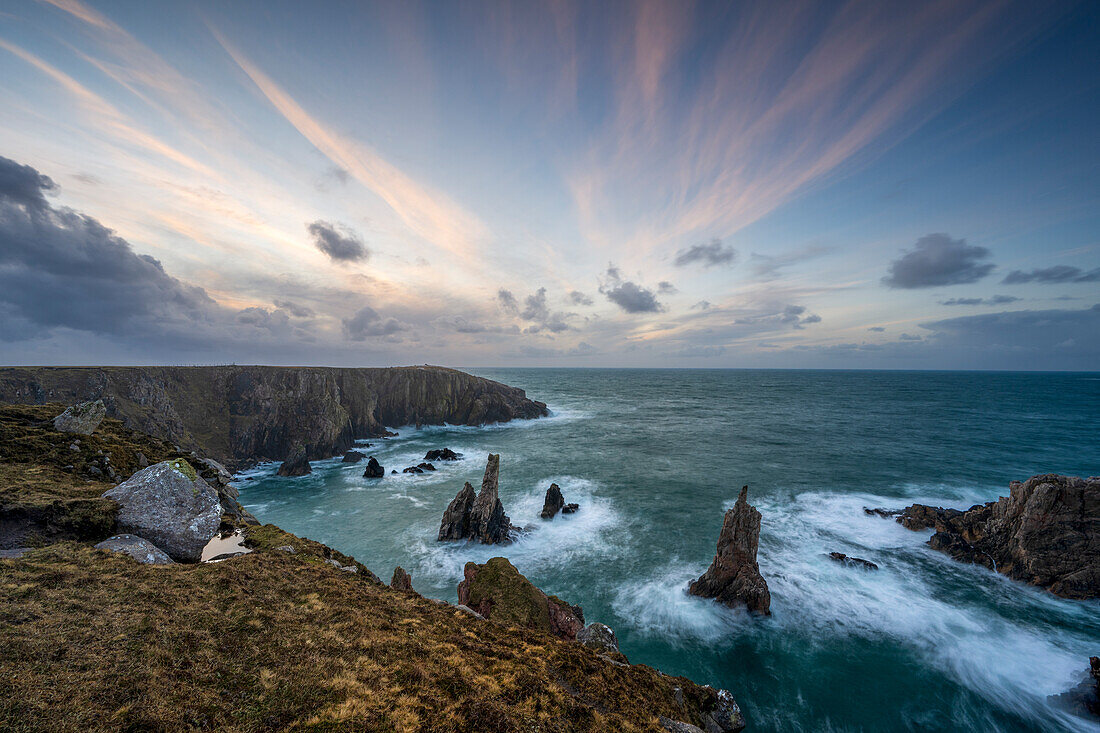 Die Sea Stacks bei Mangersta auf der Isle of Lewis auf den Äußeren Hebriden, Schottland, Vereinigtes Königreich, Europa