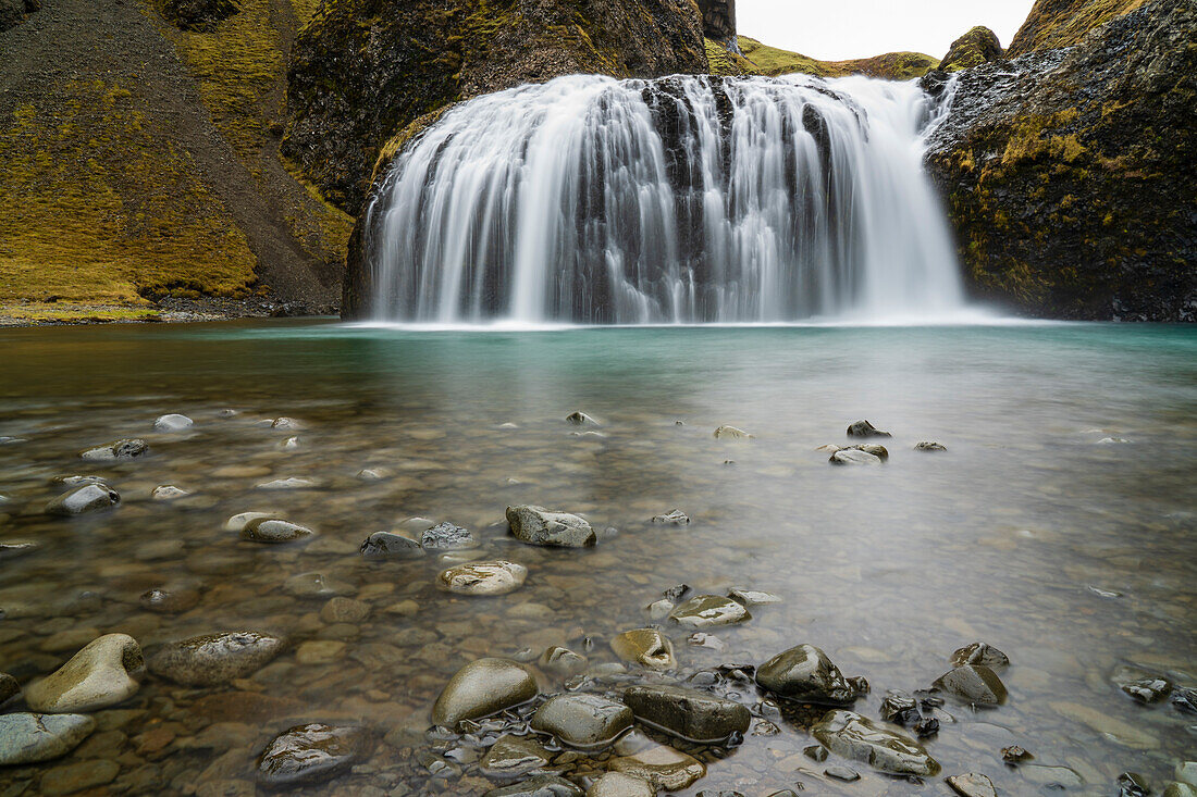 Wasserfall Stjornarfoss am Fluss Stjorn, Island, Polarregionen