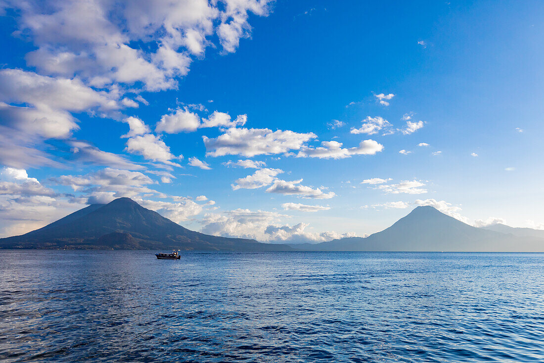 Schöner Atitlan-See, Guatemala, Mittelamerika