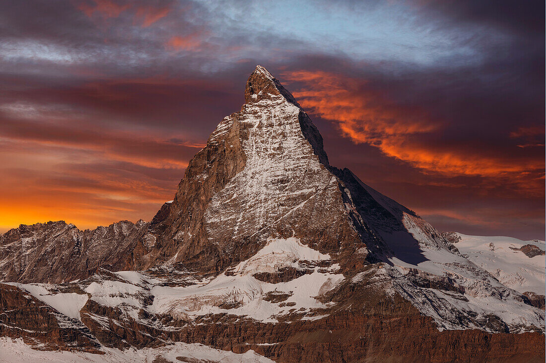 Matterhorn, 4478m, bei Sonnenaufgang, Zermatt, Wallis, Schweizer Alpen, Schweiz, Europa