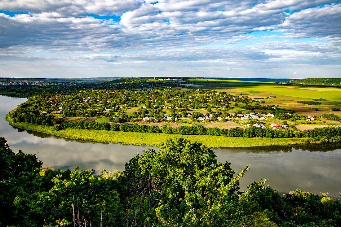 Blick auf den Fluss Dnjestr und die Ukraine von Soroca, Moldawien, Europa
