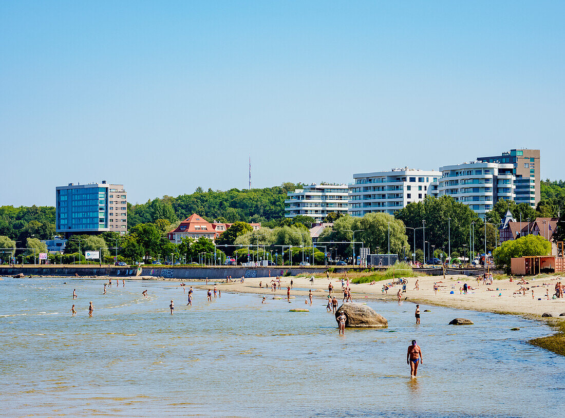 Menschen am Stadtstrand, Tallinn, Estland, Europa