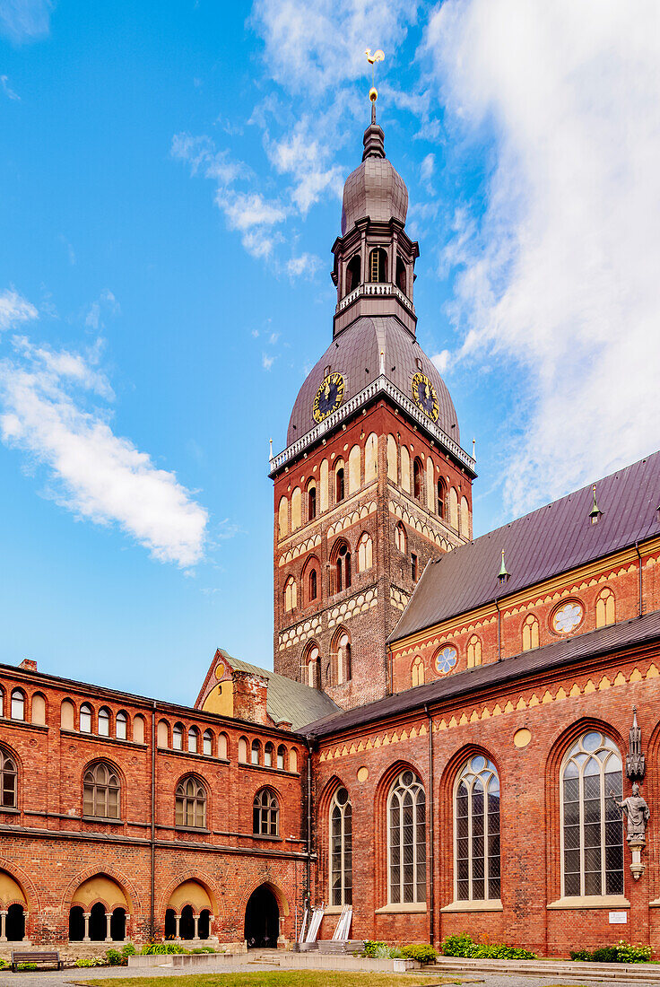 Kreuzgang in der Marienkathedrale (Kuppelkathedrale), Altstadt, UNESCO-Weltkulturerbe, Riga, Lettland, Europa