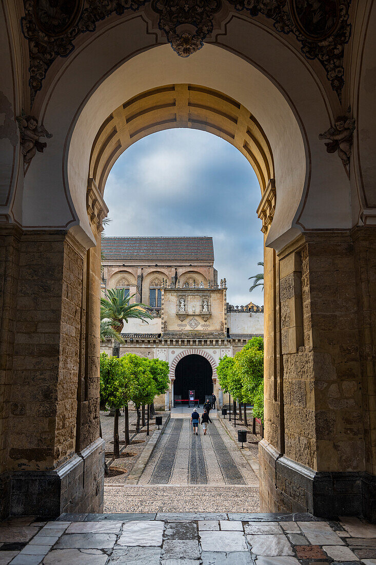 Tor zur Großen Moschee (Mezquita) und zur Kathedrale von Córdoba, UNESCO-Welterbe, Córdoba, Andalusien, Spanien, Europa