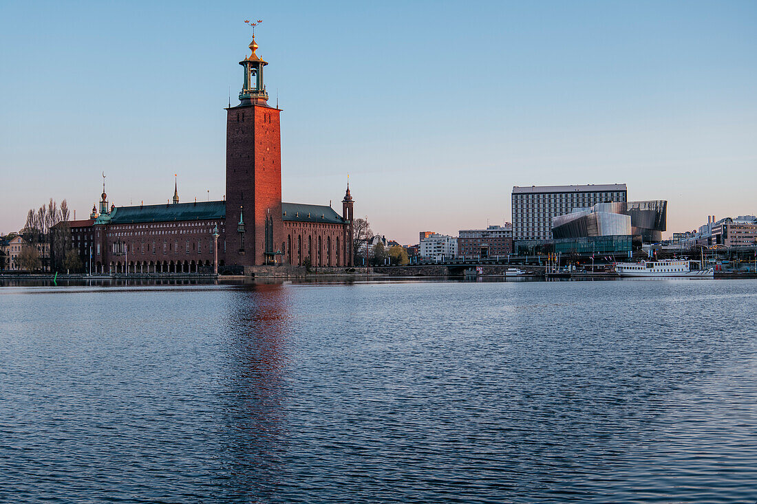 Stockholmer Rathaus in der Morgendämmerung, Stockholm, Sodermanland und Uppland, Schweden, Skandinavien, Europa
