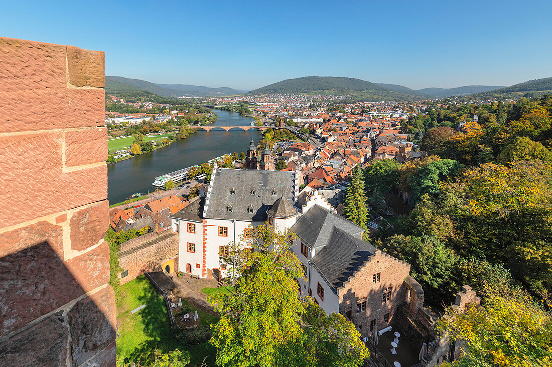 Blick von Schloss Mildenburg über die Altstadt von Miltenberg, Unterfranken, Bayern, Deutschland, Europa