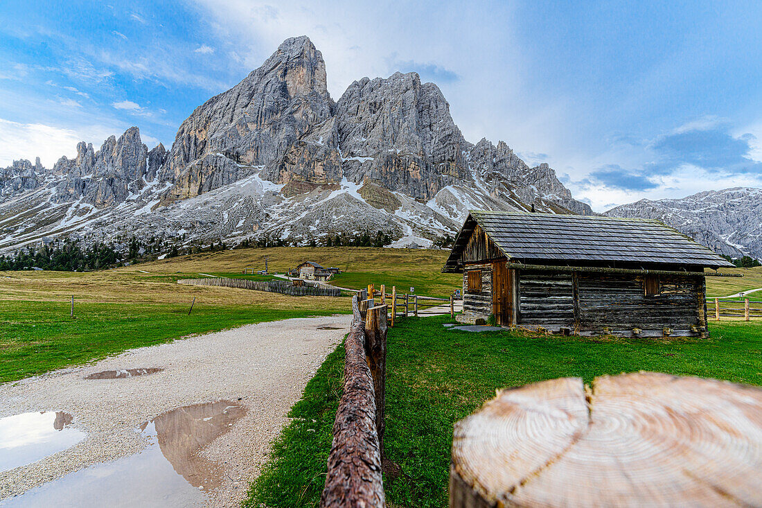 Mountain hut on footpath towards majestic Sass De Putia mountain, Passo Delle Erbe (Wurzjoch), Dolomites, South Tyrol, Italy, Europe