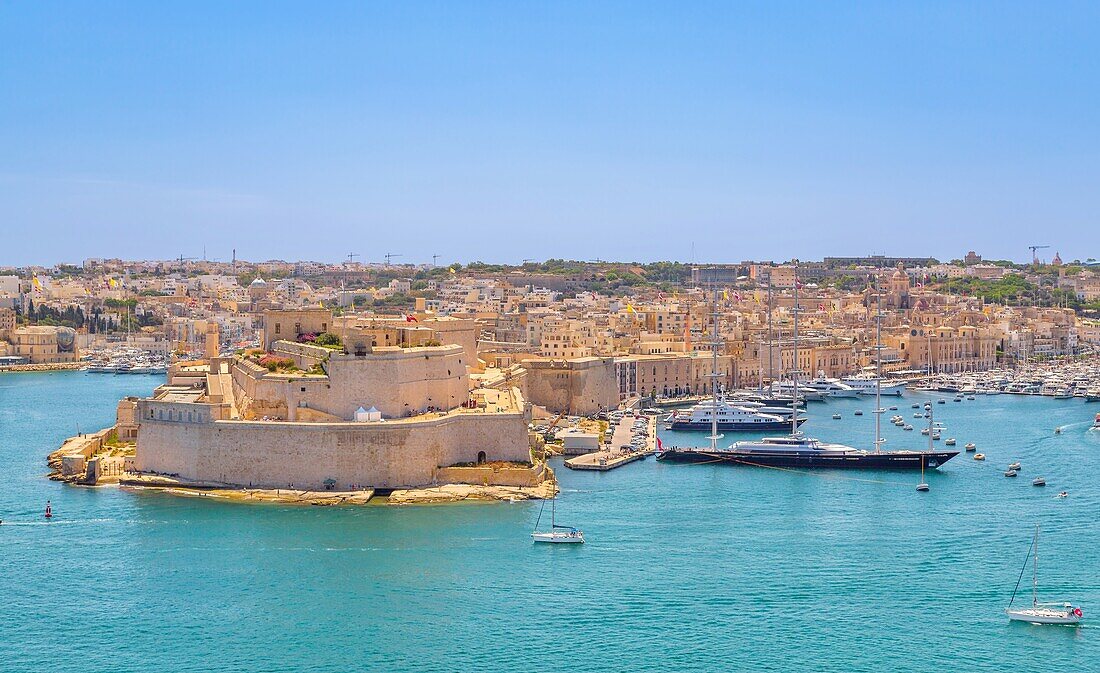 Fort St. Angelo, Grand Harbour, with the superyacht Maltese Falcon at anchor, Valletta, Malta, Mediterranean, Europe