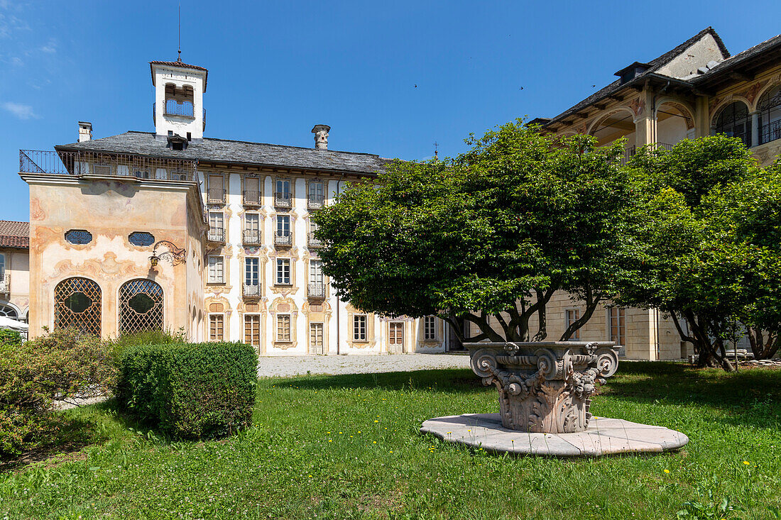 Villa Nigra, historisches Gebäude im Stadtzentrum von Miasino, Ortasee, Bezirk Novara, Piemont, Italienische Seen, Italien, Europa