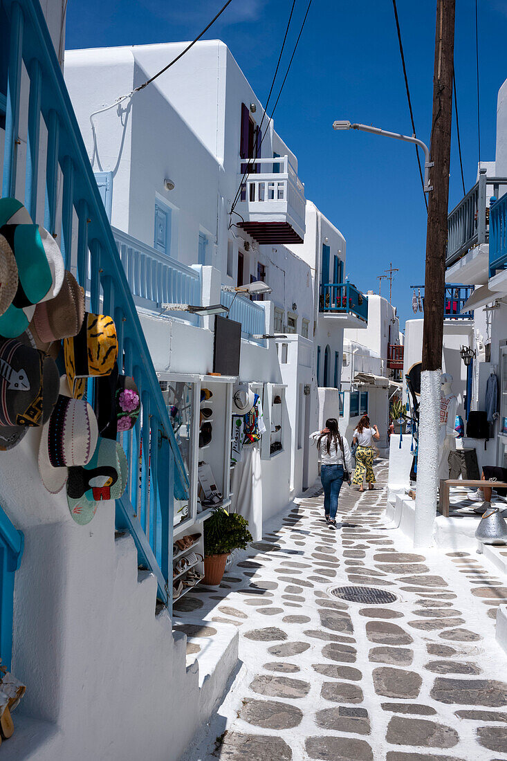 A quiet street in Mykonos Old Town, Mykonos, The Cyclades, Aegean Sea, Greek Islands, Greece, Europe