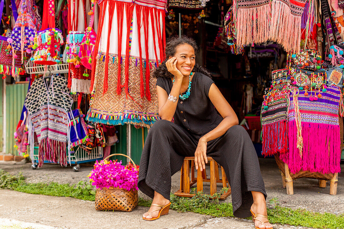 Frau auf dem Hmong-Markt, Thailand, Südostasien, Asien