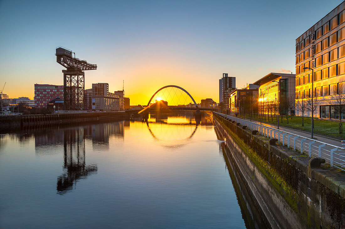 Sunrise over River Clyde, Finnieston Crane, Clyde Arc (Squinty Bridge), River Clyde, Glasgow, Scotland, United Kingdom, Europe