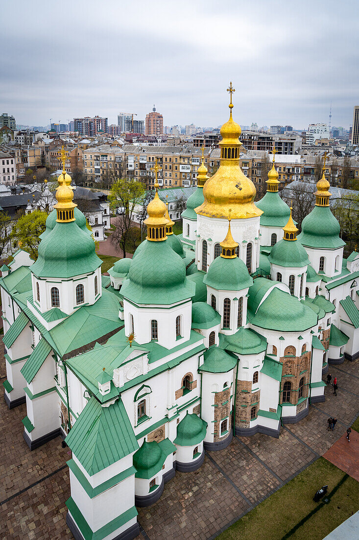 The golden domes of the St. Sophia Cathedral complex, UNESCO World Heritage Site, Kyiv (Kiev), Ukraine, Europe