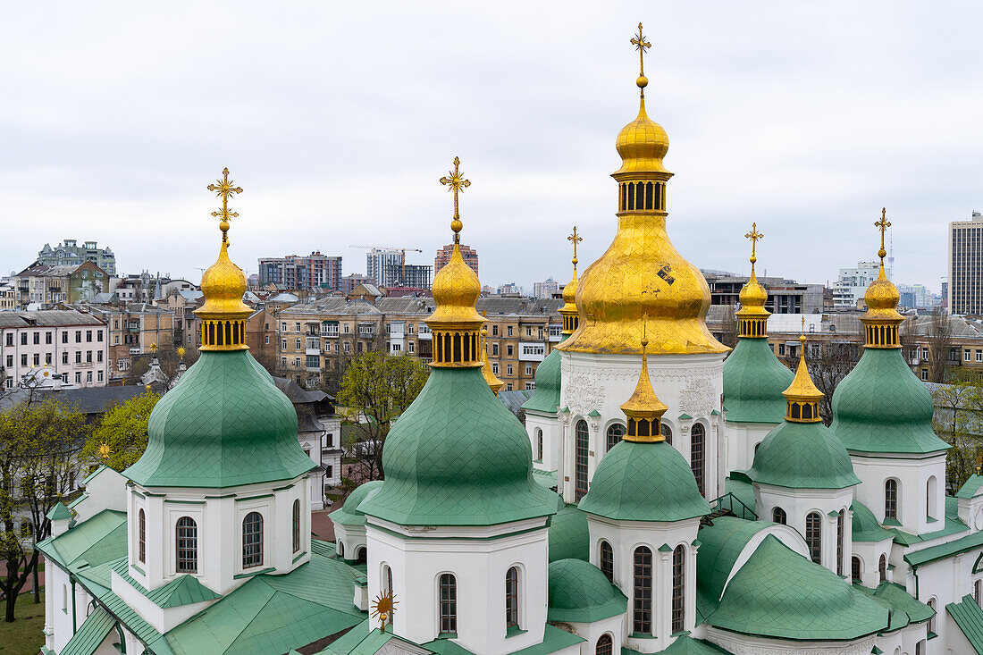 The golden domes of the St. Sophia Cathedral complex, UNESCO World Heritage Site, Kyiv (Kiev), Ukraine, Europe