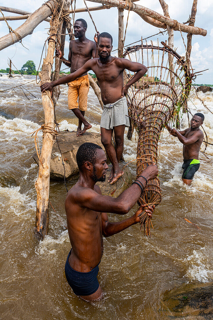Indigenous fishermen from the Wagenya tribe, Congo River, Kisangani, Democratic Republic of the Congo, Africa