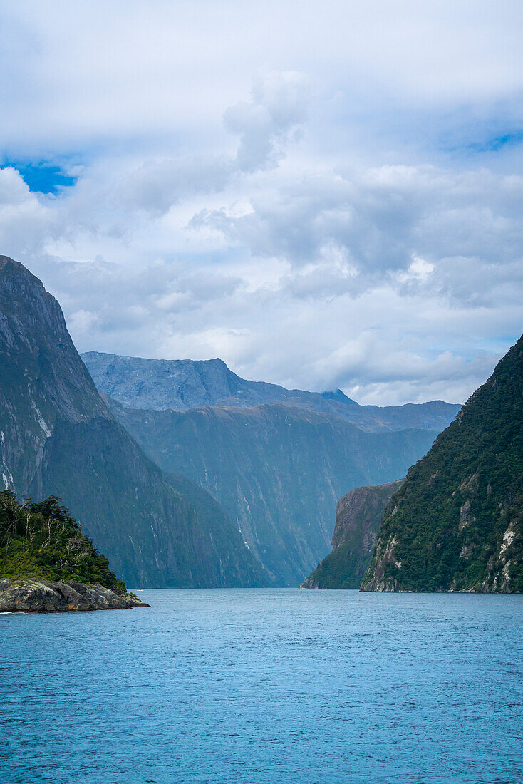 Milford Sound, Fiorland National Park, UNESCO Weltkulturerbe, Südinsel, Neuseeland, Pazifik