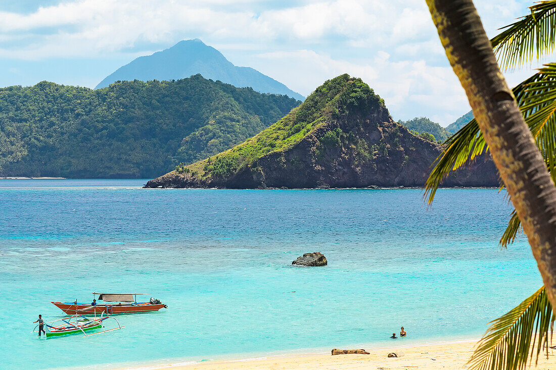 Mahoro Island white sand beach with Masare and Pahepa Islands beyond, Mahoro, Siau, Sangihe Archipelago, North Sulawesi, Indonesia, Southeast Asia, Asia