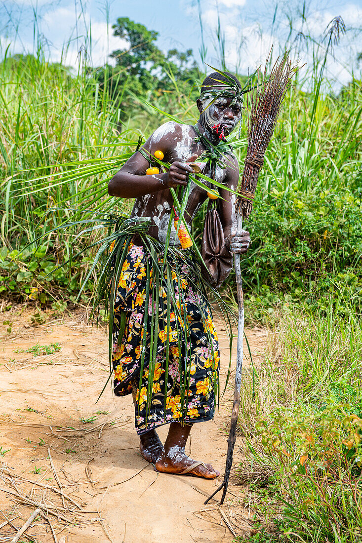 Pygmy warrior, Kisangani, Democratic Republic of the Congo, Africa